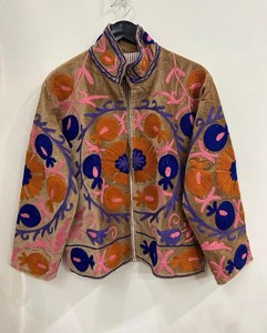 Chaqueta Bordada Suzani de Terciopelo Hecha a Mano, Estilo Boho Chic, Chaqueta Corta Abierta, Prenda Exterior Lujosa y Cálida para Invierno - Product Image 3