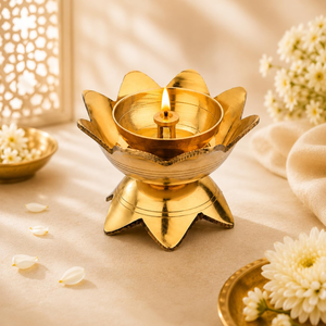 Lampe Diya en laiton pour Diwali, Arti Deepak Deepam traditionnel à motif floral, Lampe à huile pour Pooja, Décoration festive pour la maison et le temple - Product Image 4