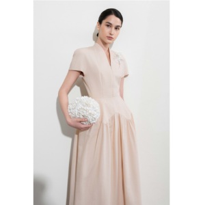 Robes pour femmes prêtes à être expédiées, élégantes, ELORIA SHIRT-COLLAR MIDI DRESS SAND JACQUARD 61% Rayon 39% Coton, robes décontractées en gros - Product Image 3