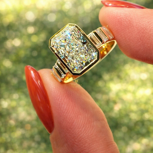 แหวนหมั้นเพชรแล็บโกรว์ทรงเรเดียนท์คัท 3.5 กะรัต ดีไซน์แบบยูนิเซ็กซ์ทรงยาว ประดับขอบแบบโมเดิร์น พร้อมประกายระยิบระยับดุจเกล็ดน้ำแข็ง - Product Image 1