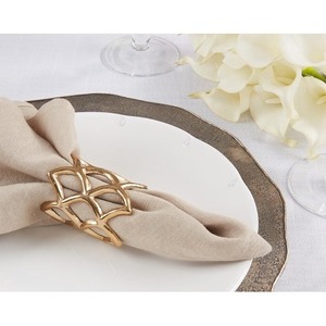 Anneau de serviette rétro en métal ajouré, bronze antique, décor de table géométrique pour mariage et dîner - Product Image 2