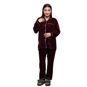 Conjunto de pijama de satén color burdeos para mujer, camisa de manga larga con botones, pantalones a juego con ribetes en contraste, ropa de dormir suave y elegante - Product Image 1