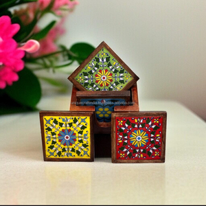 Posavasos Cuadrados de Madera Modernos Grabados de Primera Calidad, Hechos a Mano, Artísticos, Elegantes, Ecológicos, Decoración de Mesa con Estilo - Product Image 4