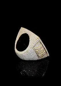 Anillo de Lujo Personalizado con Moissanita y Rubí, Acabado en Oro sobre Plata de Ley, Joyería Unisex Estilo Hip Hop para un Estilo Personal Audaz - Product Image 4