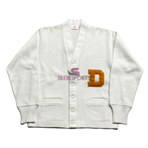 Cardigan unisexe en tricot avec patch lettres, col en V, manches longues, boutons et poches, style décontracté universitaire - Product Image 4