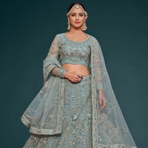 Lehenga Choli de Diseño Premium para Mujer en Azul Cielo, con Red Suave, Hilo Zari Badla y Bordado con Hilo Brillante Dori. - Product Image 2