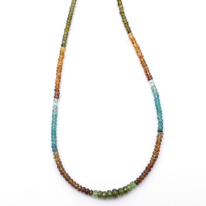 Collier de perles multi-tourmalines unisexe style ethnique avec élégance colorée pour les cadeaux ou les fêtes - Product Image 1