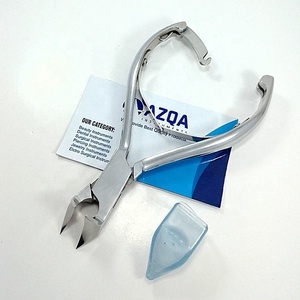 Alicates Profesionales de Podología de Acero Inoxidable con Cuchillas en Forma de Luna y Bloqueo Trasero para Uñas Gruesas y Cuidado de los Pies - Product Image 2