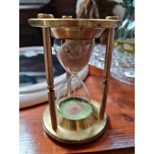 Grande réduction : Sablier traditionnel en laiton avec bulbe en verre, design artisanal pour un chronométrage précis - Product Image 6