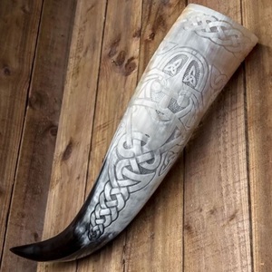 Cuerno Vikingo Tradicional con Tema Animal, Pulido a Mano, Material Orgánico Ecológico, Soporte para Cuerno de Beber, Tacto Real - Product Image 1