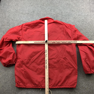 เสื้อแจ็คเก็ตโค้ทสไตล์วาร์ซิตี้ทีมอเมริกันฟุตบอลชาย ไซส์ใหญ่พิเศษ สีแดง แบบติดกระดุมหน้า สไตล์ยุค 90s - Product Image 3