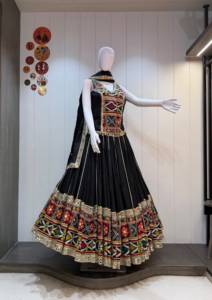 <b>Women</b> Green Cotton <b>Lehenga</b> Choli Set Embroidered Traditional Wedding Wear India Pakistan Style Floor Length Loose Fit - Product Image 3