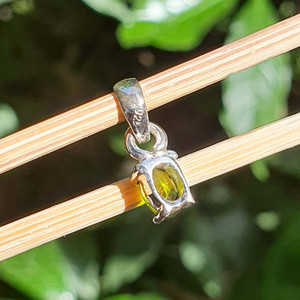 Colgante de peridoto de plata de ley 925 al por mayor, joyería fina minimalista, suministros con abalorios pequeños chapados en oro - Product Image 5