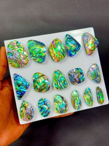 Cabujón de Concha de Abulón Natural Colorido, Gema de Alta Calidad para Anillos, Colgantes y Pendientes, Disponible para la Venta - Product Image 1