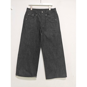 Pantalones de mezclilla vintage para hombre con efecto lavado y detalles de cuero, corte ajustado casual - Product Image 1