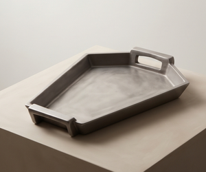 Plateau de service en métal géométrique personnalisé, finition argent antique, avec poignées intégrées, pièce maîtresse décorative pour le salon - Product Image 1