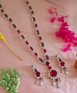 Elegante conjunto de collar y aretes de moissanita chapados en oro de latón de primera calidad para mujer, colección para bodas. - Product Image 2