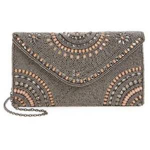 Bolso de mano bordado con cuentas verdes y rosas, diseño intrincado, motivo floral artesanal, cuentas pequeñas cosidas a mano - Product Image 3