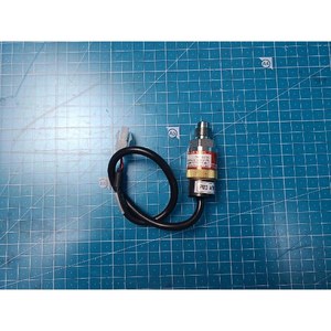 Wasco UHP169-31W3A High Purity Pressure <b>Switch</b> <b>Used</b> As Is Legacy Semiconductor Equipment Parts - Product Image 6