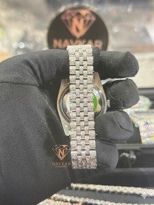 Reloj de Diamantes Moissanite de Corte Redondo con Diseño de Lujo, Accesorio de Moda de Lujo para Uso Diario, Disponible para la Venta - Product Image 4