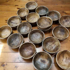 Tazón de madera de mango con diseño de quemaduras ligeras, hecho a mano, a precio económico. - Product Image 5