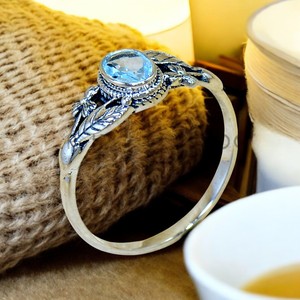 Bague en argent sterling 925 avec pierre précieuse topaze bleue naturelle facettée, design fleur et feuille fait main, style bohème, pierres de guérison - Product Image 1