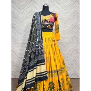 Lehenga-Choli Amarillo de Algodón de Diseño HK con Dupatta y Trabajo a Mano con Espejos para Bodas y Eventos - Product Image 1