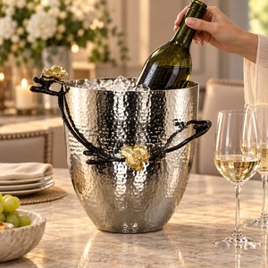 Seau à glace moderne personnalisé pour mariée, refroidisseur à vin en métal durable, articles de bar personnalisés, refroidisseur à champagne, cadeau pour mariage et événements festifs - Product Image 1