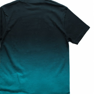 เสื้อยืดผู้ชายไล่เฉดสีดำถึงเขียวอมฟ้า แขนสั้น ทรงลำลอง คอกลม - Product Image 6
