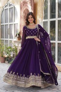 ชุดสูทผ้าฝ้ายแบบ Anarkali ดีไซน์หรูหรา พร้อมผ้าคลุมไหล่ Georgette ปักลายลูกไม้ งานฝีมือประณีต  แฟชั่นงานแต่งงานมาแรง พร้อมส่ง 76795 - Product Image 1