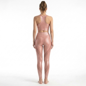 Leggings de fitness para mujer diseñados para la movilidad, con tela elástica, acabado suave y un ajuste que brinda soporte para el día a día. - Product Image 5