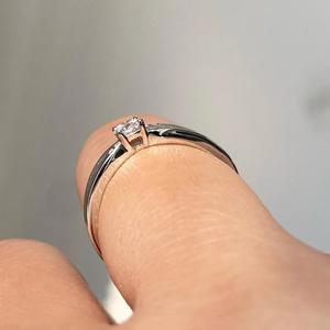 Anillo Solitario con Diamante Cultivado en Laboratorio, Acabado Mate, Oro Sólido de 14k, Unisex, para Uso Diario - Product Image 5