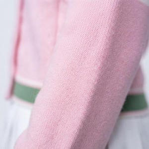 Cardigan en tricot respirant à motif torsadé en coton, style preppy, avec lettres AK, vert et rose, pour femmes, vêtements grecs, vente en gros - Product Image 5