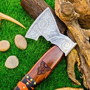Hache Viking en Acier à Haute Teneur en Carbone Forgée à la Main, Manche en Bois de Palissandre Personnalisé OEM, Hachette à Barbe avec Étui en Cuir, Hache de Camping et de Bushcraft - Product Image 6