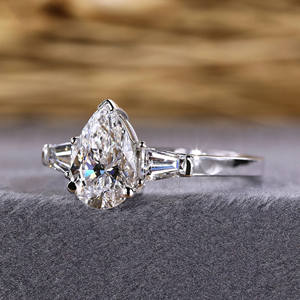 Impresionante anillo de compromiso de diamante de corte de pera cultivada en laboratorio, Baguette cónica lateral de tres piedras, regalo de aniversario de boda, plata y oro - Product Image 3