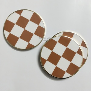 Dessous de verre élégant en résine Cream Waves Design floral fait à la main pour le bureau à domicile Tapis de boisson décoratif en nacre - Product Image 6