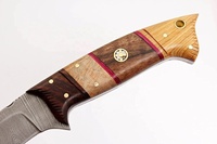 Couteau de chasse et de camping à lame fixe en acier Damas fait main, personnalisé OEM, manche en bois, 58-60 HRC, qualité industrielle