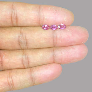 พลอยทัวร์มาลีนรูเบไลต์ธรรมชาติทรงหลวม ขนาด 6x4 มม. รวม 20 กะรัต - Product Image 2
