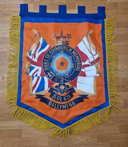 Le drapeau de la loge est un drapeau décoratif ou une bannière cérémonielle associée à un groupe commémoratif, des bannières brodées. - Product Image 1