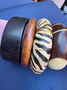 Bracelets en bois poli faits à la main, couleur naturelle, écologiques, tendance, modernes, bijoux de luxe pour femmes, biologiques - Product Image 2