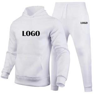 Ensemble de survêtement deux pièces pour homme, coupe classique, à capuche, en molleton respirant, pour la gym et le fitness, couleurs et logo personnalisables, idéal pour le jogging hivernal - Product Image 1