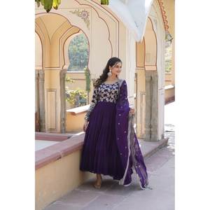 Vestido de noche de diseñador con vestido bordado de lentejuelas y Dupatta para fiesta - Product Image 1