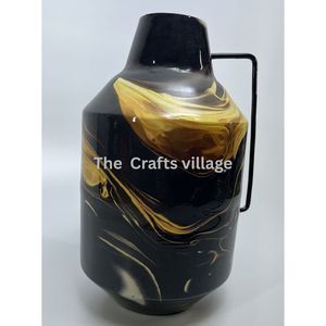 Vase en métal noir élégant fait à la main avec un motif en spirale dorée, vase à fleurs décoratif moderne pour table, décoration élégante pour la maison, centre de table - Product Image 1