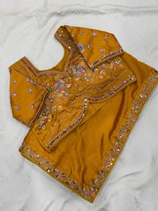 Chemisier de sari sans plis en soie, orné de broderies et de sequins, idéal pour les fêtes, le Diwali et les mariages - Product Image 5