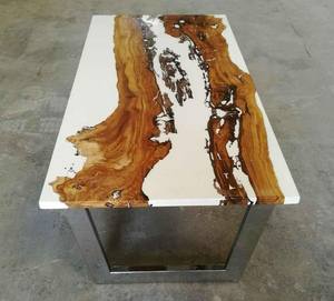 Table à manger moderne en bois massif avec bord naturel et plateau en résine époxy bleue, style ferme/villa, construction artisanale durable, 6 places - Product Image 5
