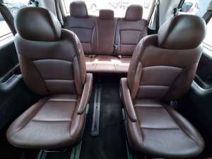 Furgoneta Familiar Starex 2019 Plateada Usada, Vehículo de Pasajeros Diésel de 9 Plazas, Auto de Segunda Mano de Lujo Coreano en Excelentes Condiciones - Product Image 5
