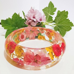 Elegant Resin Bangles with <b>Dried</b> Rose <b>Petals</b> and Transparent Perfect for Wedding Gifts - Product Image 2