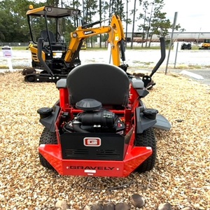 Cortadora de césped Gravely Compact-Pro 34 de uso pesado, diseñada para una eficiencia de corte precisa y una construcción robusta. - Product Image 3
