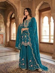 Ensemble prêt-à-porter en soie Chinon avec broderie et travail de fils magnifiques, comprenant un haut, un pantalon Plazzo et une dupatta, entièrement cousu. - Product Image 3