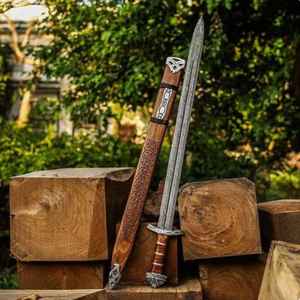 ดาบไวกิ้งเหล็กดามัสกัสพรีเมียมทำมือขายส่ง คุณภาพสูง สำหรับตั้งแคมป์กลางแจ้ง เอาตัวรอด ล่าสัตว์ พร้อมปลอกหนัง - Product Image 1